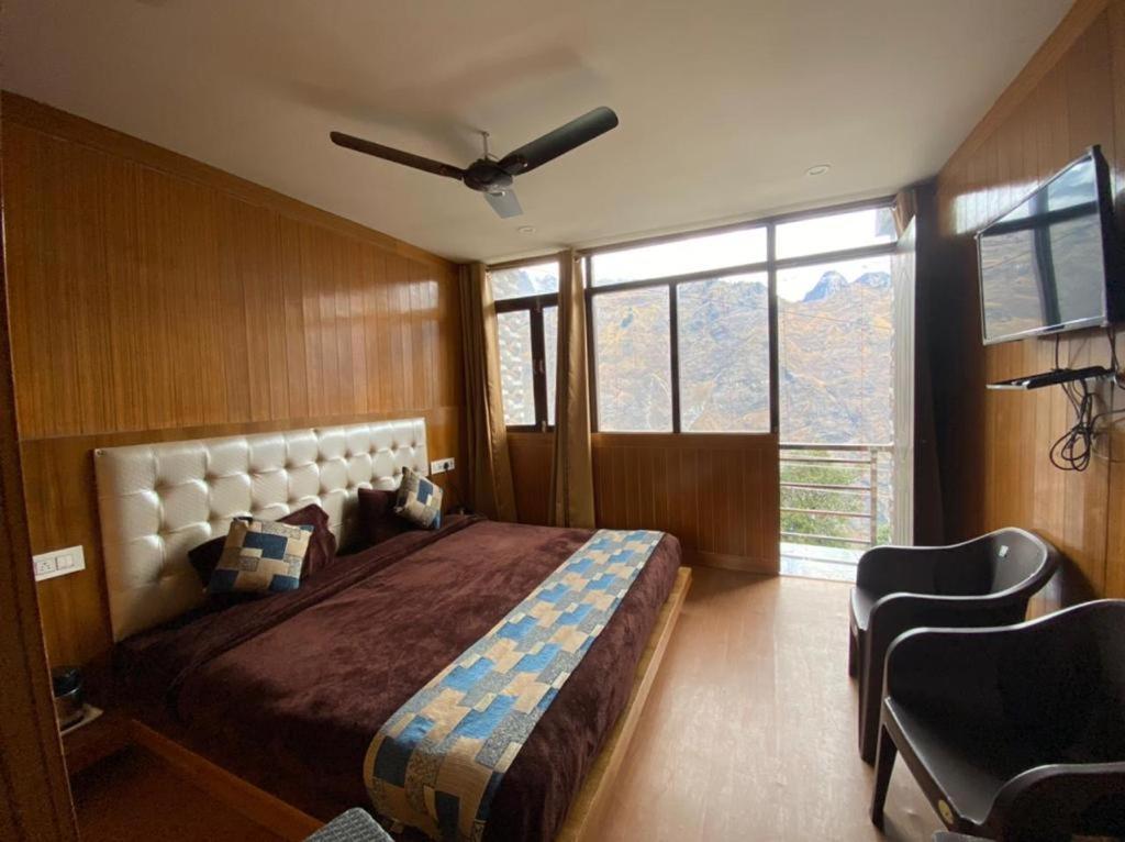 Sleeping Beauty Hotel Moutain View Property Joshīmath Kültér fotó