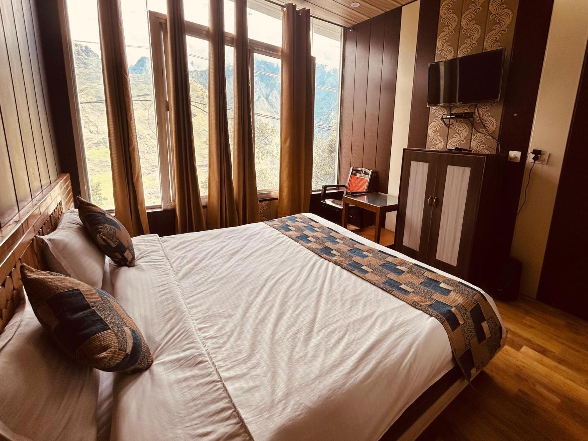 Sleeping Beauty Hotel Moutain View Property Joshīmath Kültér fotó