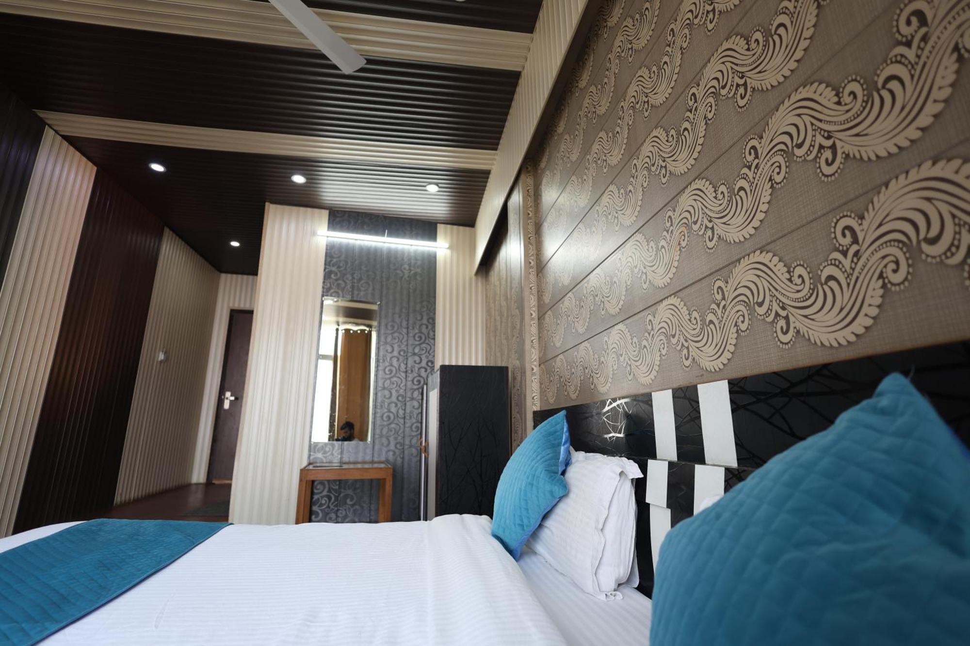 Sleeping Beauty Hotel Moutain View Property Joshīmath Kültér fotó